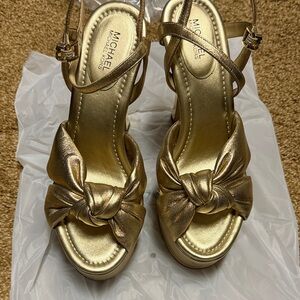 Michael Kors Gold Women's Sandals sz 7